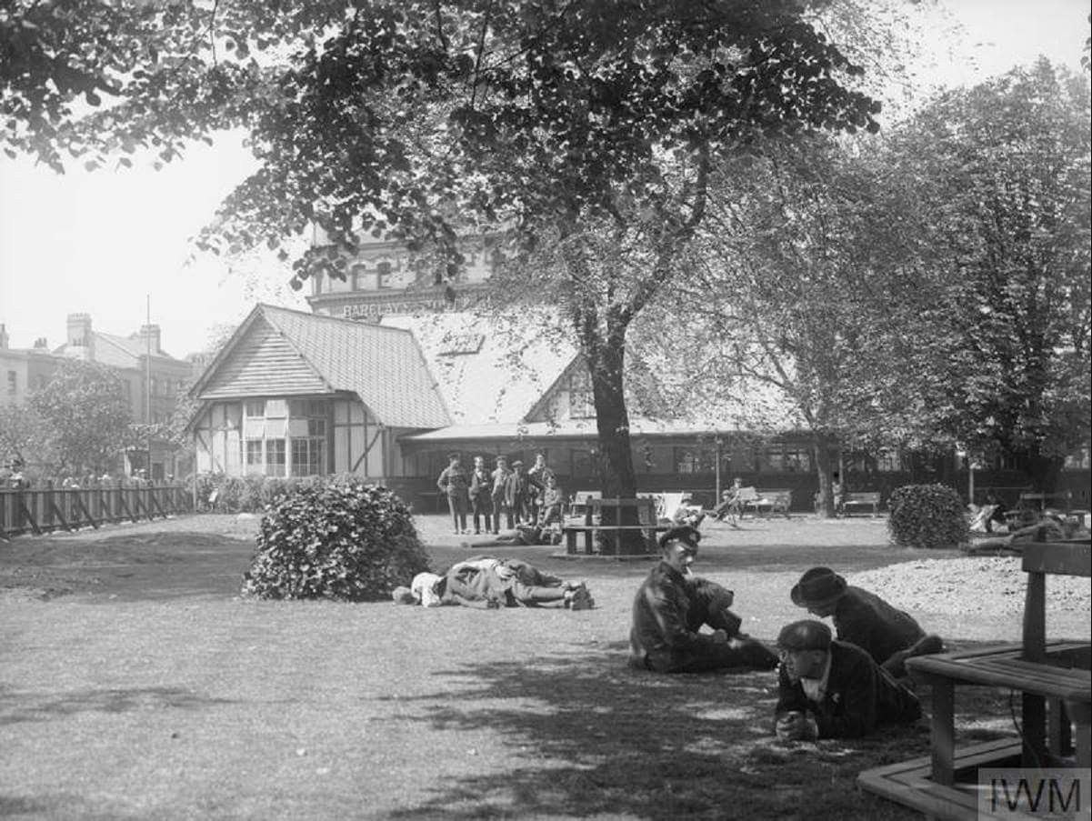 WW1 Recuperating huts on Camberwell Green, Father Red Cap in background